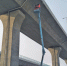 郑州高架桥上冰挂如利剑 - 河南一百度