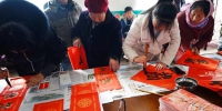 统战部组织党外人士为定点扶贫村写春联送祝福 - 河南大学