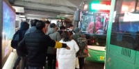 郑州东站返程客流突增 郑州公交连夜临时加密12车次 - 河南一百度