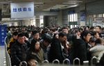 返程高峰： 郑州火车站出租车打不到 地铁限流 - 河南一百度