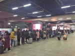 郑州节后返程客流激增 为缓解乘客滞留的哥“白加黑” - 河南一百度