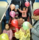 郑州客运段唯一双层火车，有一群暖心的“大叔级”乘务员 - 河南一百度