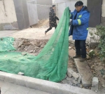 郑州市民一觉醒来，家门口的绿化带被毁了十几米 - 河南一百度