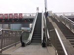郑州火车站天桥13部电梯9部不能用!回应：坏了正修 - 河南一百度