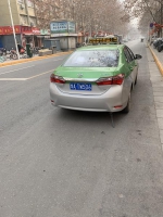 追剧+开车，郑州这个出租车司机“火了”! - 河南一百度