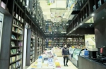 来打卡吧！郑州现奇幻高颜值书店，天花板缀满镜面似“空中书阁” - 河南一百度