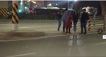 一女子徘徊于夜晚的郑州街头 惊动了十多名车长还有警方 - 河南一百度
