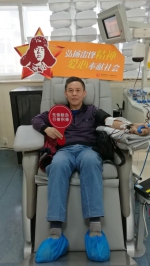 郑州一男子很“热血”！20年来献血260次，被称“献血狂人” - 河南一百度