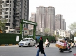 郑州这两处围挡长期“只围不建”，建设局：大气污染防治严格所致 - 河南一百度