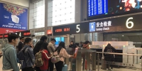清明小长假郑州火车站加开40列临客，看看有没有你要坐的列车? - 河南一百度