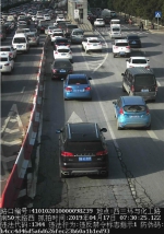 郑州“堵王”路段拥堵原因：平均每天约有5500辆小型车闯入大型车道 - 河南一百度