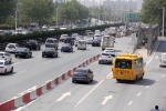 郑州“堵王”路段拥堵原因：平均每天约有5500辆小型车闯入大型车道 - 河南一百度