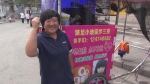 姑娘拉三轮车徒步郑州街头引围观，她的经历让所有人点赞! - 河南一百度