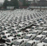 杭州钱塘江边密集停放近三千辆被淘汰共享汽车 - 河南频道新闻