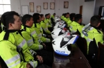 揭秘郑州交警铁骑队：一套装备至少30斤重，骑行服还有加热功能 - 河南一百度