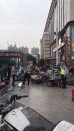 早上6点半提前上岗，郑州交警严查火车站地区三轮车、改装手推车 - 河南一百度