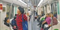 地铁5号线试乘 郑州市民：坐地铁5号线比开车省一半时间 - 河南一百度