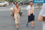 郑州成40℃“蒸笼”!市民花式避暑：这俩大哥太霸气 - 河南一百度