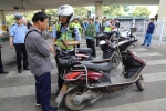 今天上午，郑州7名“黑摩的”司机被派出所带走 - 河南一百度