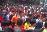 中招开考！郑州市区5万余名学生上考场（图） - 河南一百度