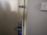 凌晨1点，郑州一酒店房门被陌生男子打开，称要“查房”！酒店：自查整改 - 河南一百度