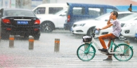 郑州市区遭遇强降雨天气 高温暂熄 - 河南一百度