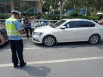 郑州交警出手整治医院周边乱停车，已有71辆违停车被处罚 - 河南一百度