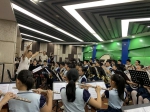 郑州市区小学新生入学报名首日：现场打造“专属”入学通知书 - 河南一百度