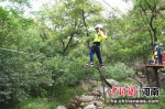 攀岩、滑草、学功夫 500余名青少年嵩山挑战自我 - 中国新闻社河南分社