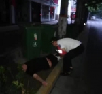 郑州男子醉卧街头叫不醒 最后惊动了一圈人 - 河南一百度