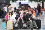 假期短途客流激增 郑州局加开管内旅客列车43对 - 河南一百度