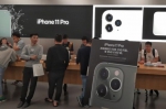 iPhone 11系列发售，价格下降，郑州有人早上排长队购机 - 河南一百度