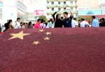与国旗同框!国庆节前夕，郑州街头节日气氛越来越浓 - 河南一百度