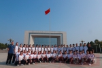 河南省委党校广场举行升国旗仪式 省领导、省会各界群众代表参加 - 河南一百度