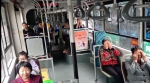 郑州车长一声招呼，所有“刷”手机的乘客都放下了手机…… - 河南一百度