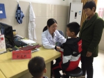 信阳市红十字会开展“全国扶贫日”送健康义诊活动 - 红十字会
