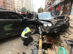 郑州街头宾利撞向路边车情况严重，官方回应来了！ - 河南一百度