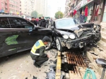 郑州街头宾利撞向路边车 交警：系疲劳驾驶所致受损宾利维修费或百万元 - 河南一百度