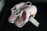 郑州一商户拖鞋标签上印失踪儿童信息，他希望能让更多人看到 - 河南一百度