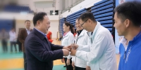 郑州大学举办2019年教职工羽毛球比赛（图） - 郑州大学