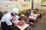 午餐在学校吃，娃由学校带！郑州全市中小学实施在校配餐也不远啦 - 河南一百度