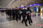 郑州警方摧毁“套路贷”涉黑犯罪团伙 受害人达2.8万余人 - 中国新闻社河南分社