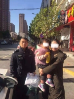 女子接了大孩丢了小孩 多亏民警在超市里找到两岁女娃 - 河南一百度