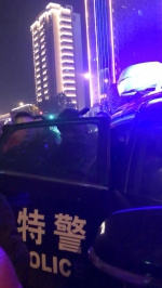 几名男子围着出租车打，抢劫？郑州热心人赶紧报警，真相是…… - 河南一百度