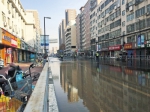 郑州街头自来水管道爆管 纬二路经四路沿线供水受影响 - 河南一百度