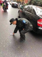 郑州女子骑车赶路 途中连丢两次手机都被好心人捡到 - 河南一百度