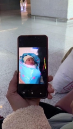 四川大姐郑州东站候车9小时回家：小孙女刚出生，只在视频里见过 - 河南一百度