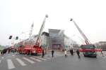 郑州熙地港商场“着火”，220名消防员参与救援 - 河南一百度