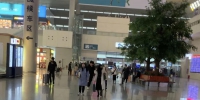实拍大年三十的郑州东站：乘客稀少，口罩成出门必备 - 河南一百度
