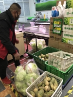 郑州超市探访：平价新鲜果蔬不断，进货小哥凌晨3点出门进货 - 河南一百度